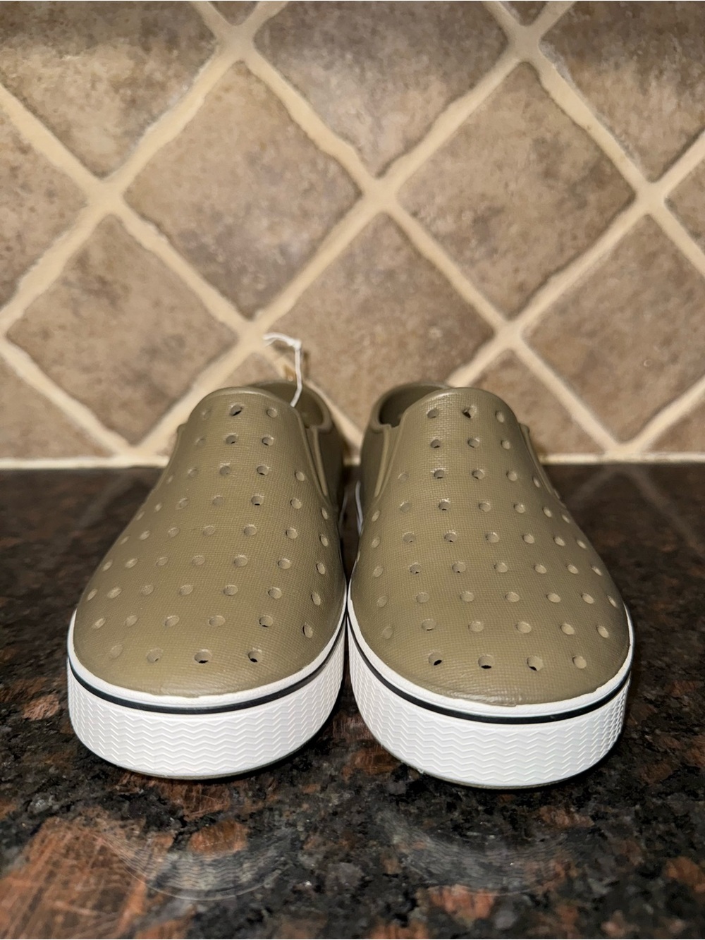 NWT Native MILES- UTILITY GREEN/SHELL WHITE - Picture 3 of 7